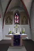 Apsis mit Gemälden der Kirchenpatrone Petrus und Antonius