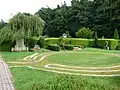Das Rasenlabyrinth ist Teil des Hoffnungspfades