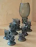 Römer auf Fadenfuß mit Nuppen