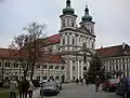 Vorderansicht der Basilika
