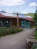 Eingang zum Römerhaus mit Nachbildung der Jupitergigantensäule von Walheim