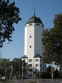Wasserturm am Bahnübergang