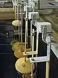 Niveauschalter schalten den Zulauf ab, wenn die Behälter voll sind.
