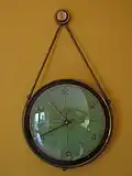Hochwertige Wand-Uhr aus Weimar, mit Aufzieh-Uhrwerk, 1960er Jahre