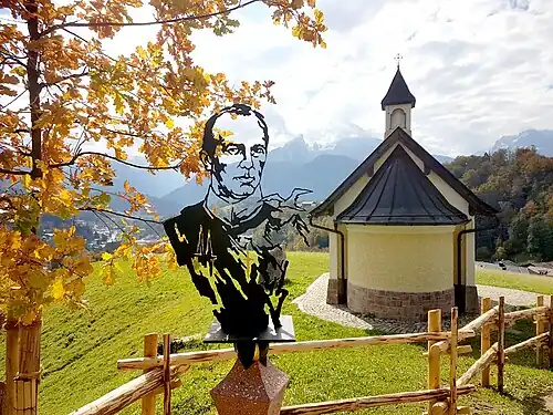 Stele nahe der Kapelle der Seligpreisungen in Berchtesgaden