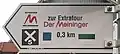 Wegweiser Werra-Burgen-Steig (untere Zeile) in Meiningen
