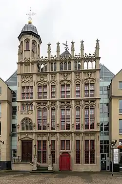 2011 rekonstruierte Fassade des Weseler Rathauses, im Juni 2014