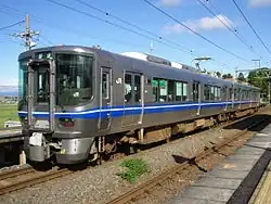 Triebzug der Baureihe 521 bei Sakata