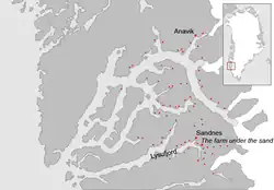 Diese Karte zeigt einen Teil der grönländischen Westküste mit zahlreichen roten Punkten und den Ortsnamen Anavik, Lysufjord und Sandnes.