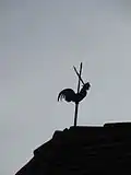 Wetterhahn und Kreuz