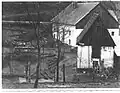 Alt-Wettringhof um 1935 aus Sicht der am Nordhang des Schlittenbachtals befindlichen Weide. Zu sehen: Haus Werdohler Landstr. 228 und Pferdestall d. Hauses 230.