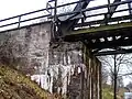 Widerlager der inzwischen abgerissenen Bahnbrücke bei Neuderben