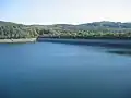 Naturdamm der Talsperre
