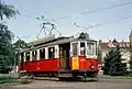 Wie­ner Stra­ßen­bahn­wa­gen Typ M mit au­ßen mit­ge­führ­ter Wei­chen­krü­cke