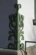 Verschnörkelter Kantenschutz in der Station Stadtpark