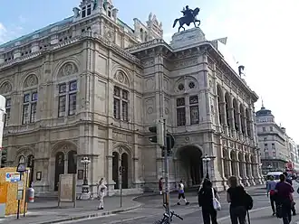 Operngebäude