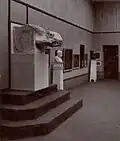 Raum mit der Skulptur Gottes Hand von Auguste Rodin