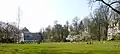 Kurpark mit Teich und Rückseite des Kurhauses im Hintergrund während der Baumblüte 2007