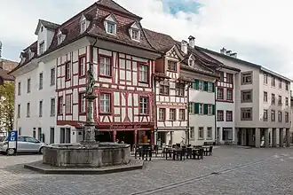 Marktgasse mit Brunnen