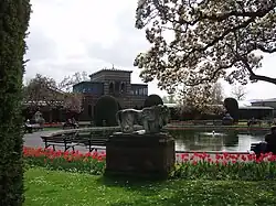 Großes Bassin, mit Gruppe&nbsp;2&nbsp;und&nbsp;4