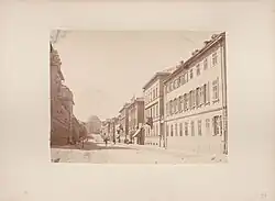 Blick in die Wilhelminenstraße, das Alte Palais links, im Hintergrund die Ludwigskirche, circa 1890
