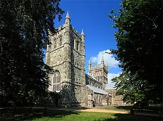 Wimborne Minster mit Westturm und Vierungsturm