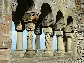 Palas-Arkadenfenster