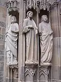 Figuren links des Portals