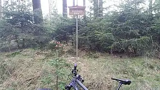 Schild mit Höhenangabe auf dem Windhahngipfel
