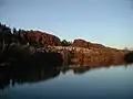 Wohlensee bei Hinterkappelen mit den Siedlungen Vordere Aumatt (links) und Hintere Aumatt (rechts)
