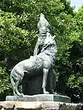 Tierskulptur von heulenden Wölfen
