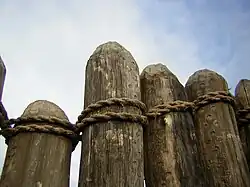 Detail einer Palisadenverbindung