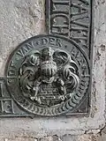 Wappen derer von der Lühe an einer Grabplatte in der Dorfkirche Woosten