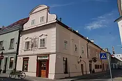 Wohnhaus von Pusika in der Neunkirchner Straße