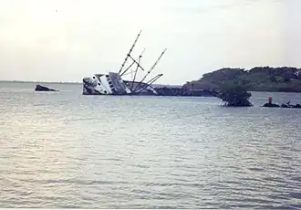 Wegen hoher Entsorgungskosten bestimmen Schiffswracks das Bild der Küste vor Bluefields