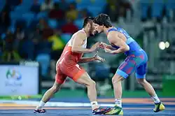 Ryu Han-su (in Rot) gegen Rəsul Çunayev bei Olympia 2016