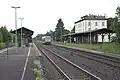Bahnhof Wunsiedel-Holenbrunn, am linken Bahnsteig fuhren die Personenzüge nach Selb ab (2019)