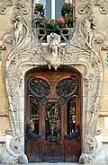 Tür am Gebäude Lavriotte