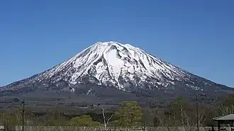 Yōtei-san von Westen, von Hirafu, im Mai 2005
