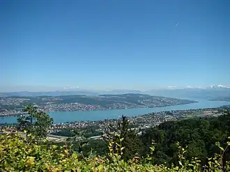 Blick vom Üetliberg auf den Zürichsee und die Glarner Alpen