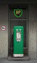 Alte Zapfsäule in einer Wiener Tankstelle