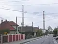 In Zemianske Kostoľany (im Hintergrund Schornsteine des ansässigen Kraftwerks)