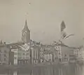 Zwei Möwen, im Hintergrund der St. Peter