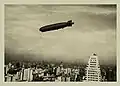 Graf Zeppelin über dem SAFICO-Gebäude