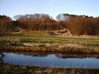 Blick über die Ziese auf einen Teil des Ziesebergs