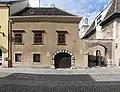 Das Tor zur Alten Synagoge (rechts) und zum Nachbarhaus