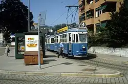 Wagen Nr. 1550 mit Anhänger auf der Linie 4 beim Werdhölzli