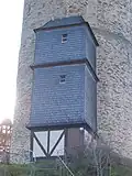 Der mit Fachwerk hergestellte Zugang