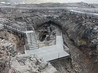 Zugang zur Lavaröhre Cueva de las Palomas im Süden der Gemeinde (Barrio Las Manchas)