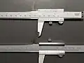 Nur beim Betrachten senkrecht von oben kann das Maß 120 mm eindeutig abgelesen werden.